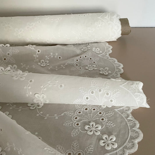 EMBROIDERED COTTON - FLORAL DOUBLE SCALLOP