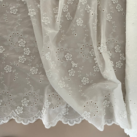 EMBROIDERED COTTON - FLORAL DOUBLE SCALLOP